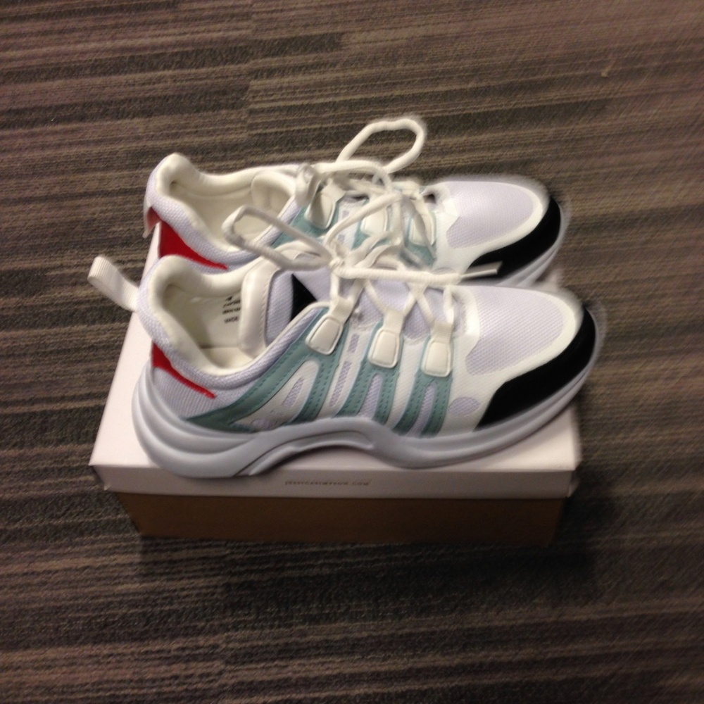 NWT MDT Red and Black The Arch Sneakers - Picture 2 of 7